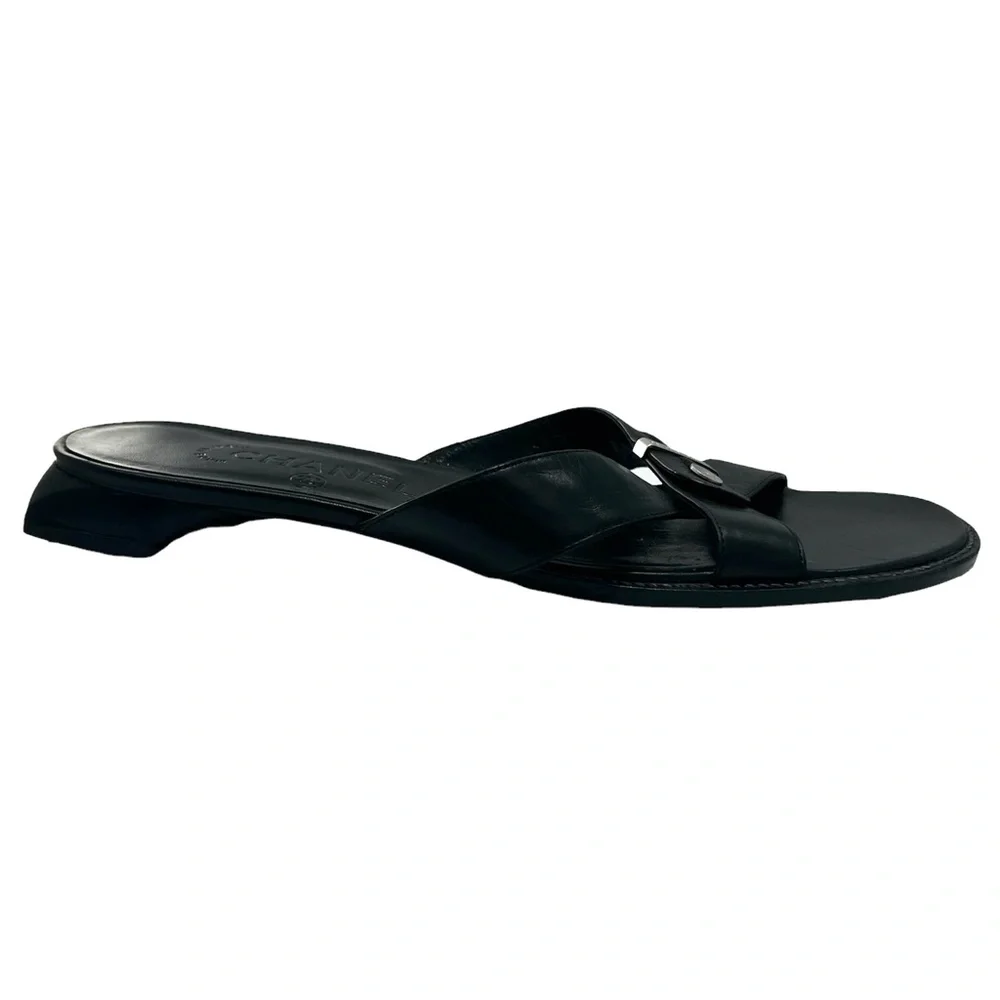 CHANEL BLACK LEATHER CRISS CROSS STRAP SANDAL WITH 1